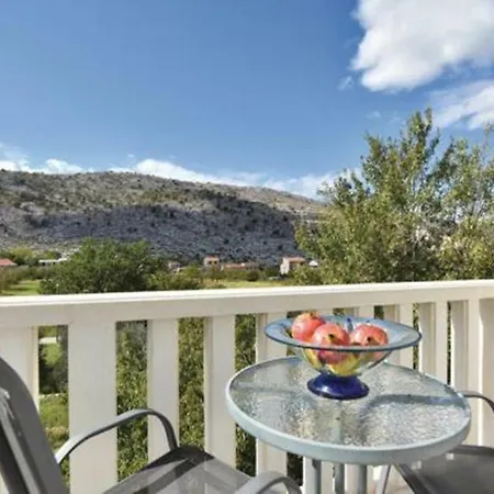 Marta, Near Split, Private Pool And Cinema Srinjine